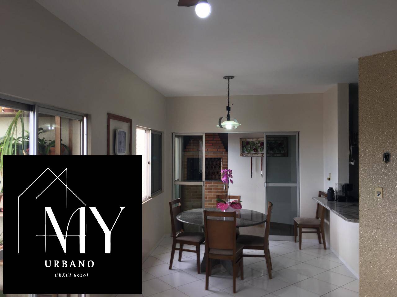 Apartamento à venda com 3 quartos, 215m² - Foto 1