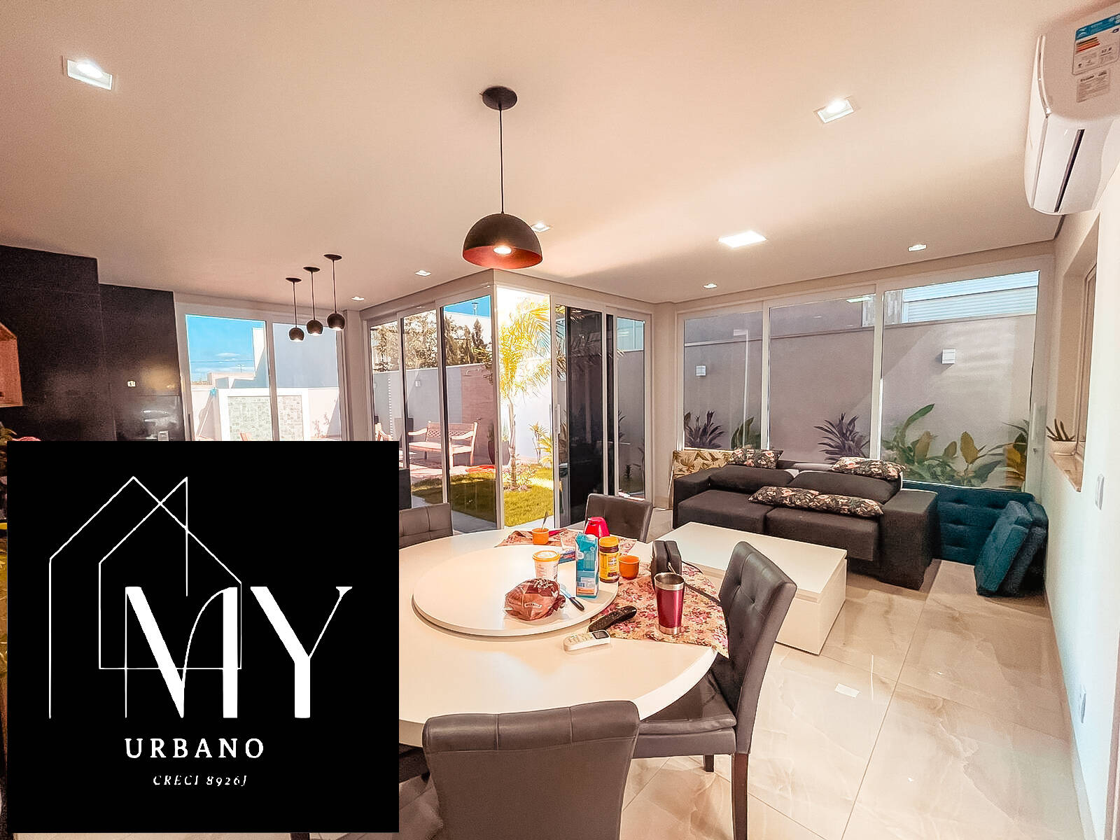Casa de Condomínio à venda com 3 quartos, 270m² - Foto 2