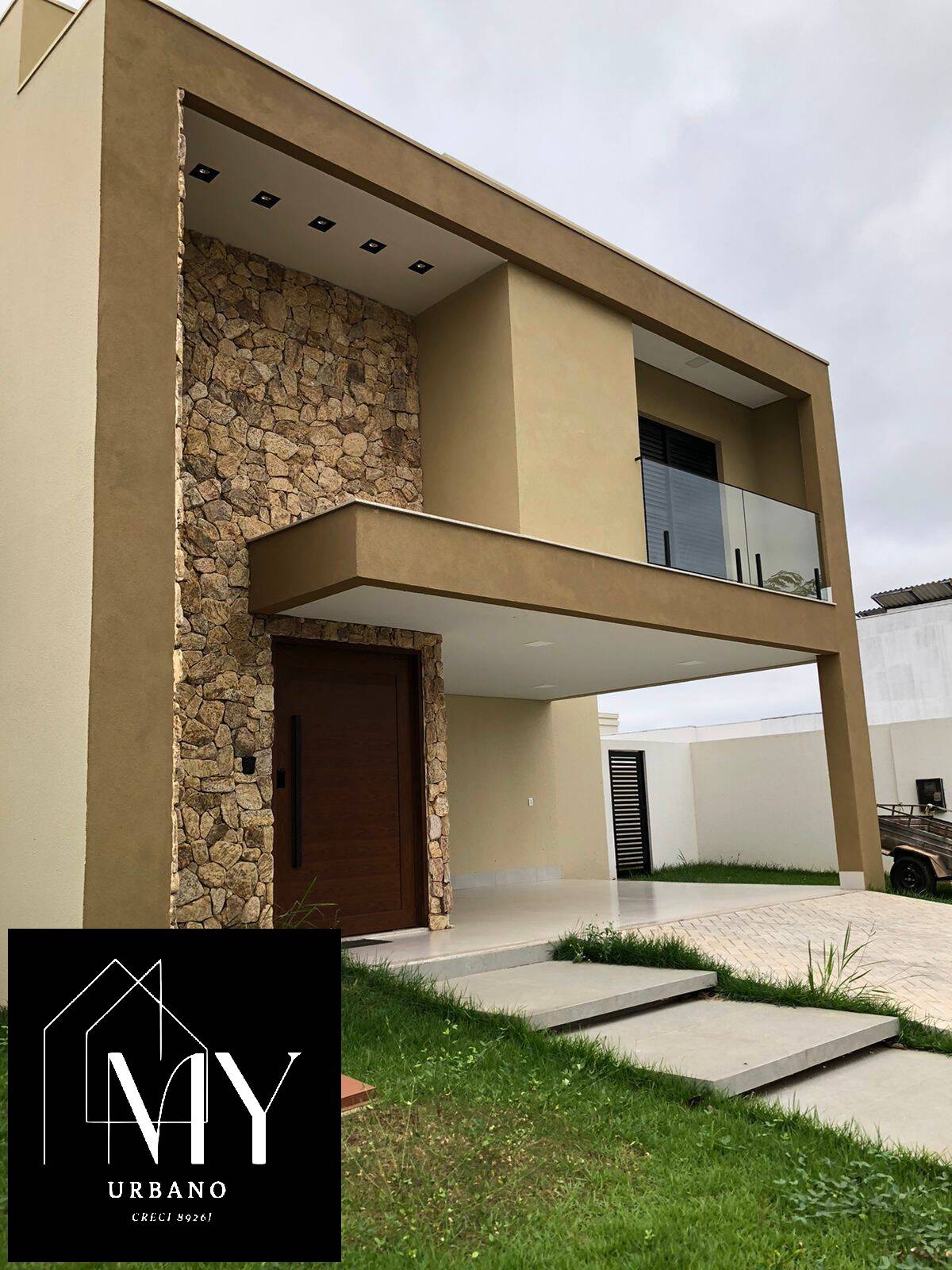 Sobrado à venda com 5 quartos, 299m² - Foto 1