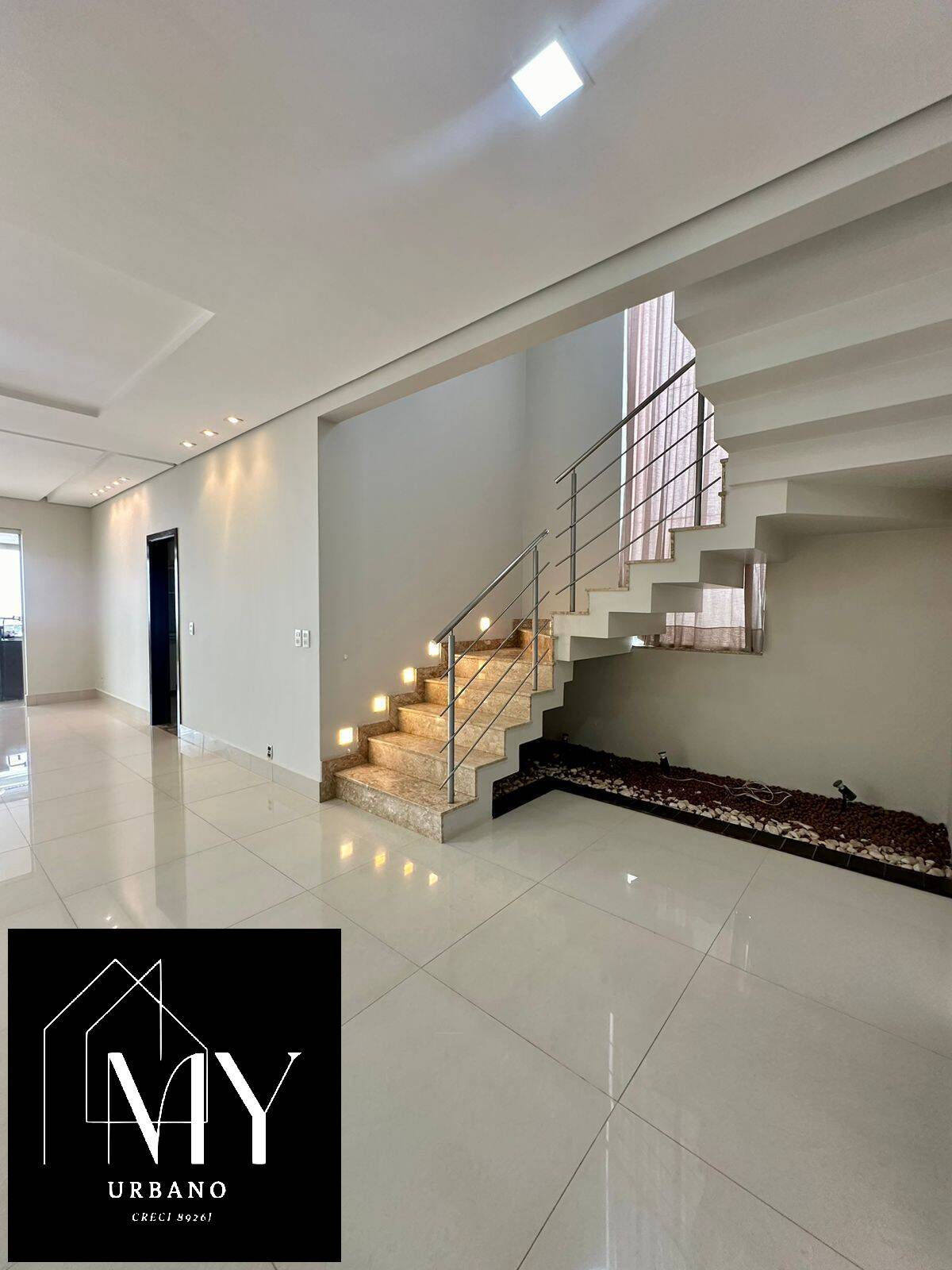 Casa de Condomínio à venda com 4 quartos, 342m² - Foto 2