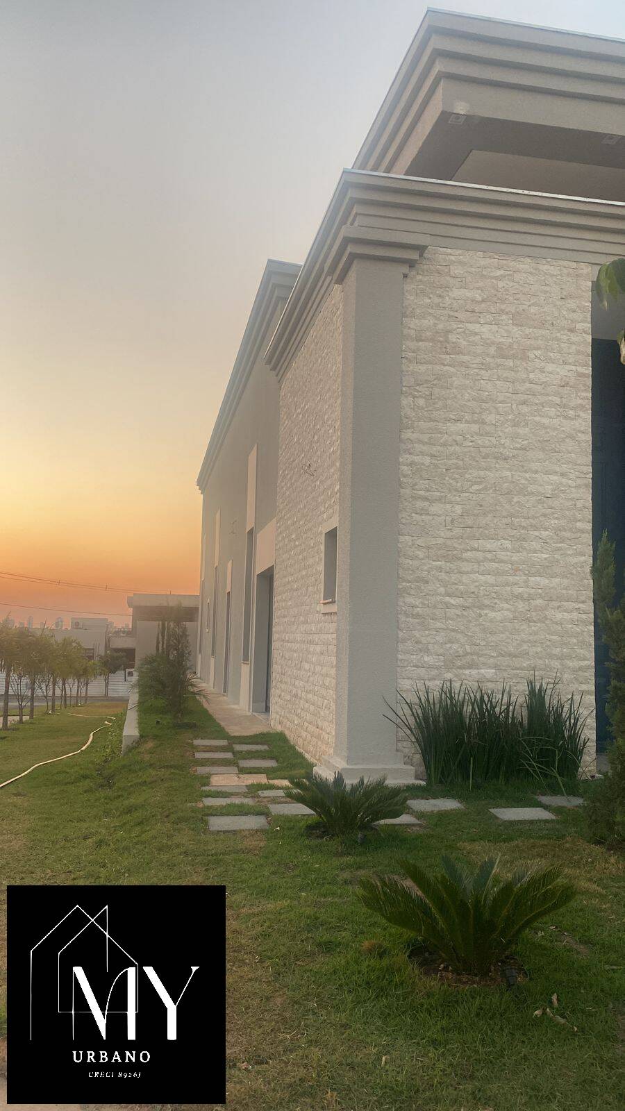 Casa de Condomínio à venda com 3 quartos, 243m² - Foto 2
